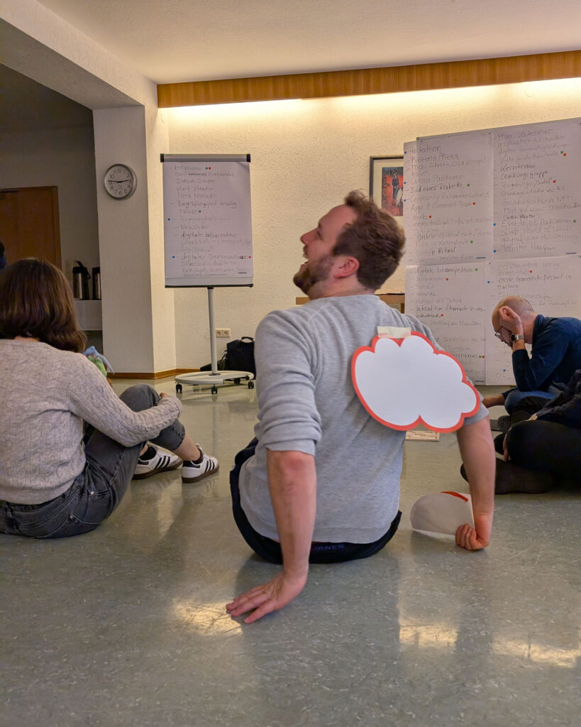 Workshop-Raum, in dem Leute Spaß haben